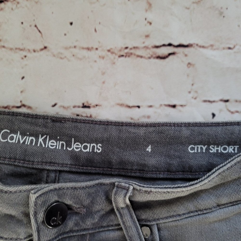 Calvin Klein Jeans, City Short, Size 4, Grey - Picture 2 of 5